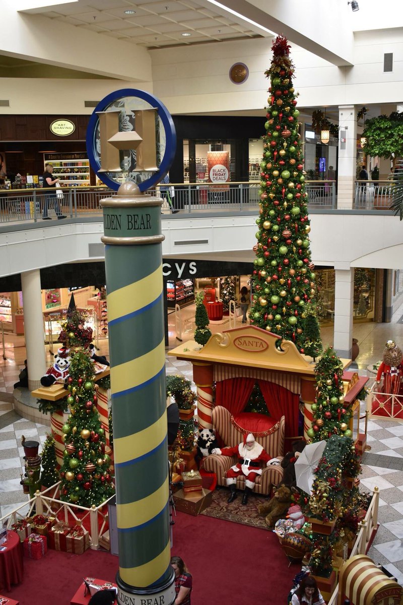 We want to give a special thank you to our sponsors of Santa's home this year, <a href="/TRemembered/">Things Remembered</a> and <a href="/mrsfields/">Mrs. Fields</a>!