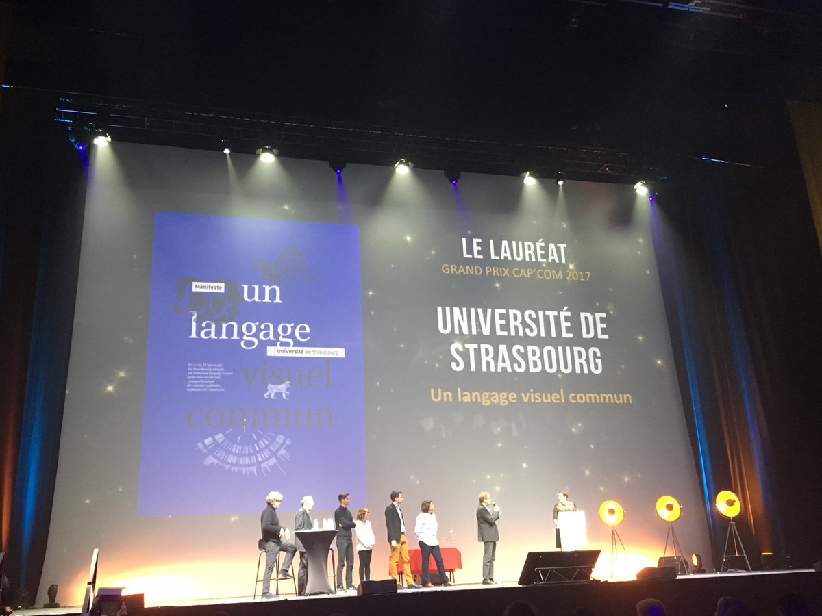 🏆 🥂 Le Grand Prix Cap’Com 2017 est Université de Strasbourg pour un langage visuel commun <a href="/unistra/">-</a>  #capcom17 #Markterr Les designers, les chercheurs, étudiants et communicants ont réfléchi ensemble à un nouveau langage commun pour représenter la diversité de <a href="/unistra/">-</a>.👏