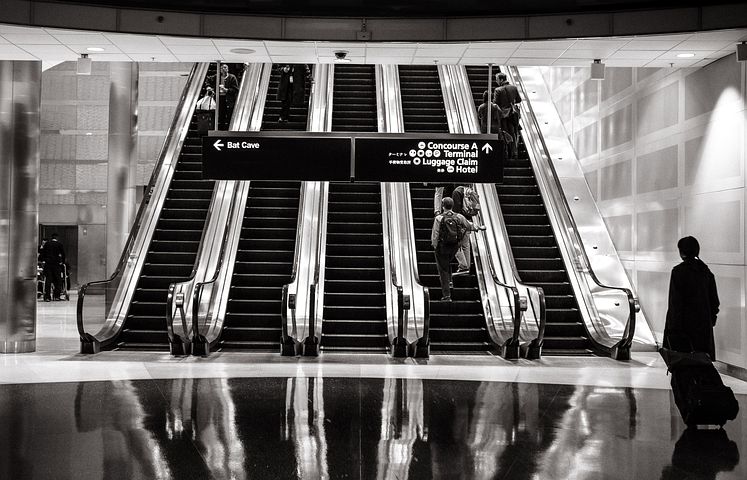 ConsolidadaDTur's tweet photo. Terminales, escaleras, puertas de embarque, chequeos interminables, sellos en nuestro pasaporte,...para nosotros ... https://t.co/cWSijQHB9X