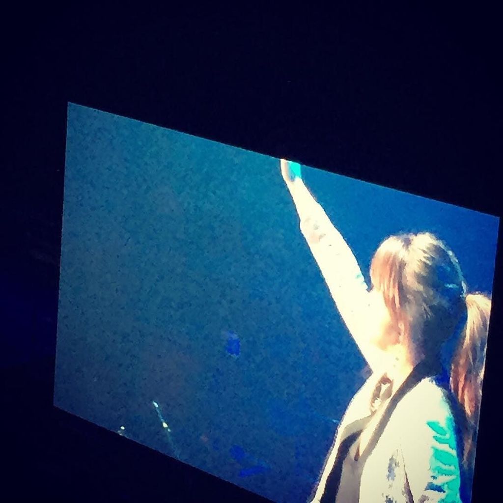 monicaramos77's tweet photo. CONCIERTAZO de @vanesamartin_ esta noche en el #withink de Madrid. @intata8 cuando repetimos? #momentos #menudacelebraciondeaniversario #TQMTTT https://t.co/KvyQKzBWvl https://t.co/En8bZCPxf8