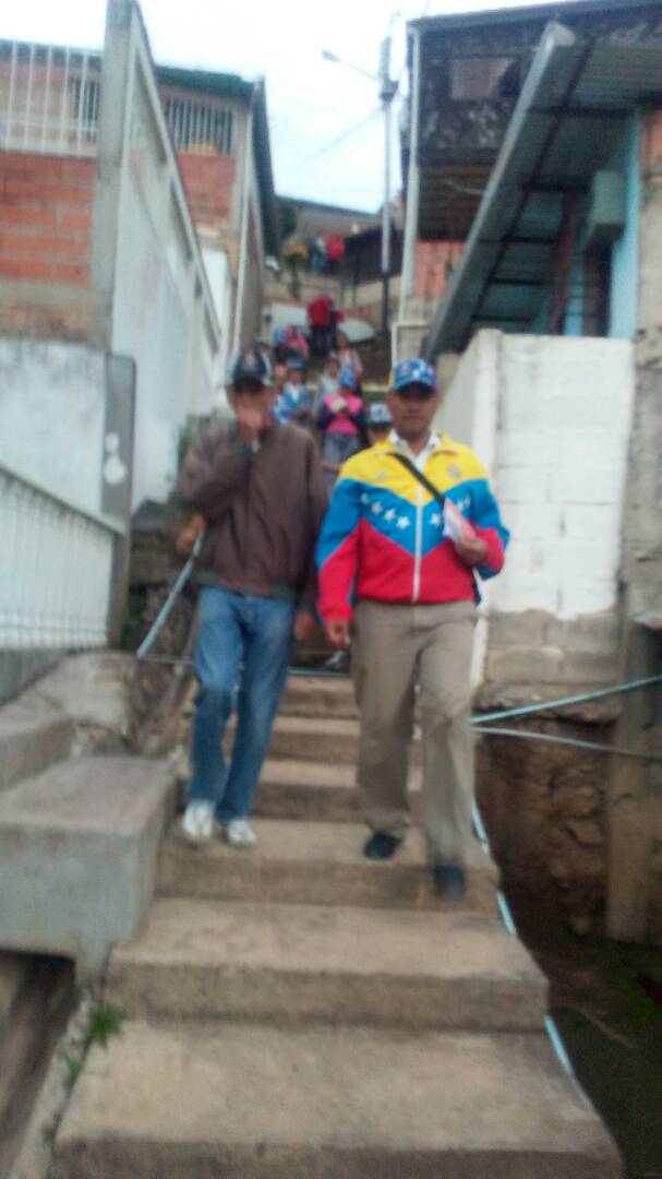CandidatoDel's tweet photo. Casa a casa en el sector las Delicias #VOTA X ROGELIO #VAMOSCONTODO @ontiveros27 @LevyYasimar https://t.co/osrhrETOqU
