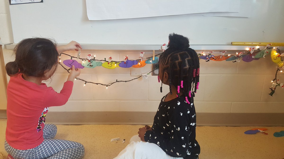 ABunkiewicz's tweet image. Putting our Christmas lights in order from 1-20! #mathbehavior #mathisfun