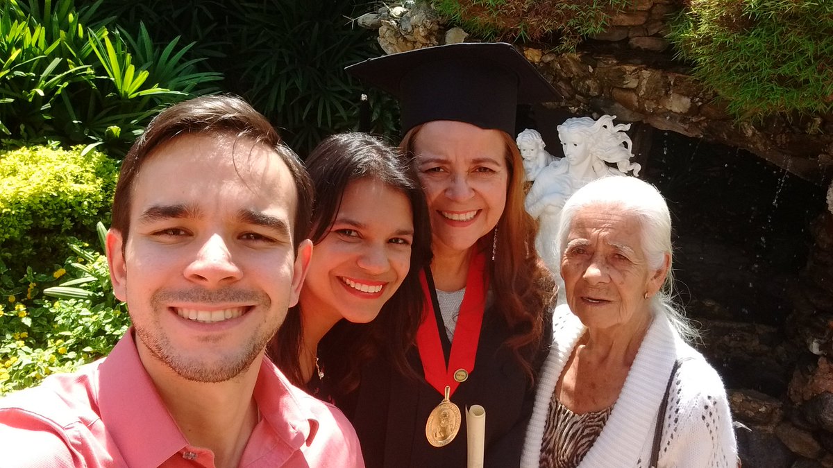 Zairab04's tweet photo. Orgullosa de ti Mamá FELICITACIÓNES... ES EL INICIO DE Muchos Logros!!! 
#IUTAR 
#graduadosiutar https://t.co/bO3OfcLWw3