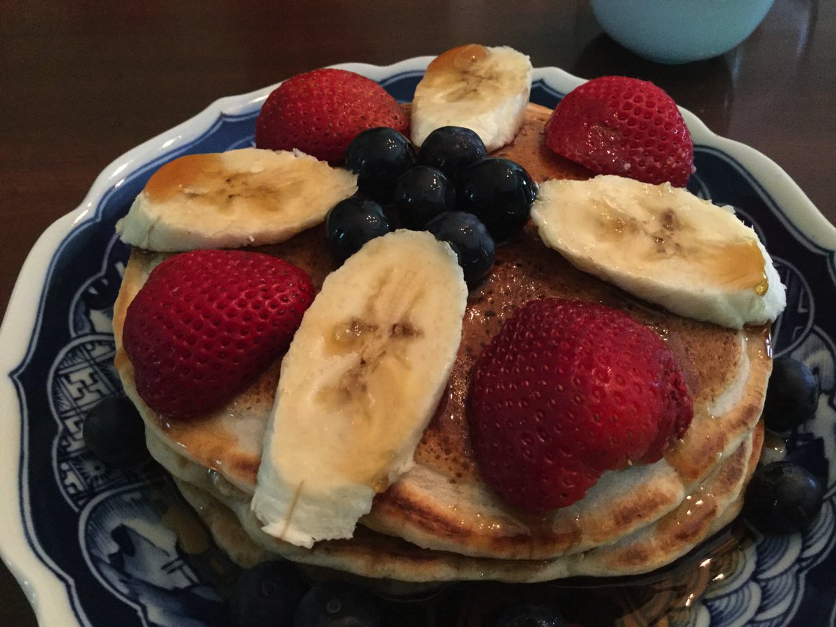 DanielleBussone's tweet photo. No oil, no sugar, and very little salt.100% whole grain pancakes! https://t.co/PdRiIi2wBR @vegannewsnet @PBHCare https://t.co/IW1CR1Jx8i