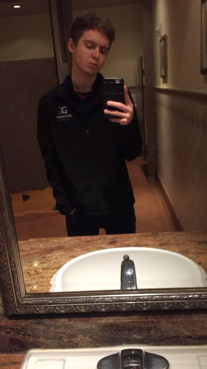 lilpmup's tweet photo. @olivegarden restrooms are better than yours https://t.co/JdWx7cQyC7