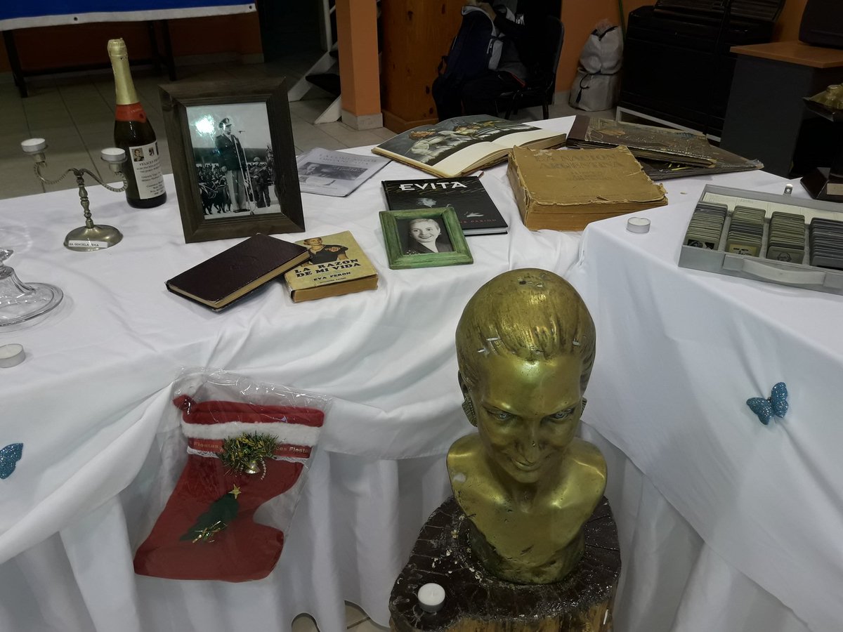 pjcomriv's tweet photo. #MUESTRAPERONISTA arranco en el consejo de localidad la muestra organizada por la rama femenina del @pjcomriv https://t.co/qMVCFxVJAC