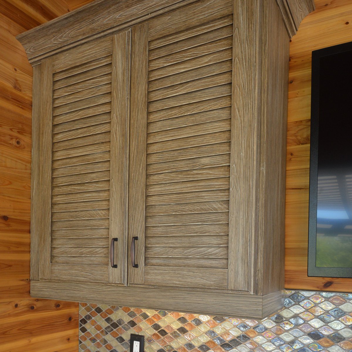 NatureKast's tweet photo. Today is a double-header for @ODBSCabinetry. They have also delivered a  classic cottage style look using #NatureKast weathered desert tan to  showcase yet another style option available for #outdoorcabinets. https://t.co/rnKx0tuIlb