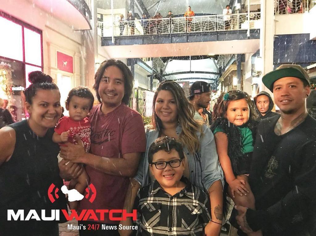 mauiwatch's tweet photo. Mahalo to all the families that came out last ❤️. We hope you enjoyed the #QKCSnowfall ❄️. For more information follow @qkcmaui 👈🏽. Catch our Facebook Live replay 📲. https://t.co/HAXwCkCr6w