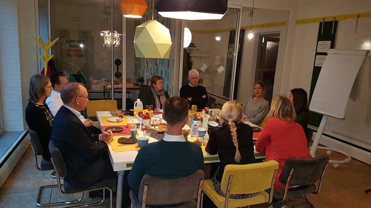 bizztopia's tweet image. Nuttig en gezellig ontbijt @bizztopia als vervolg op #durftevragen. Deelnemers kregen hun verlanglijstje vervuld met concrete tips en vervolggesprekken met Bizztopia leden. #voorherhalingvatbaar