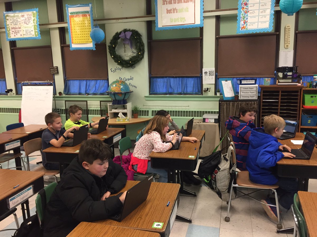 ashleyn627's tweet photo. #HourOfCode at @SchallElem! #SchallCode @mskcaro https://t.co/ZvhRZM9h4d