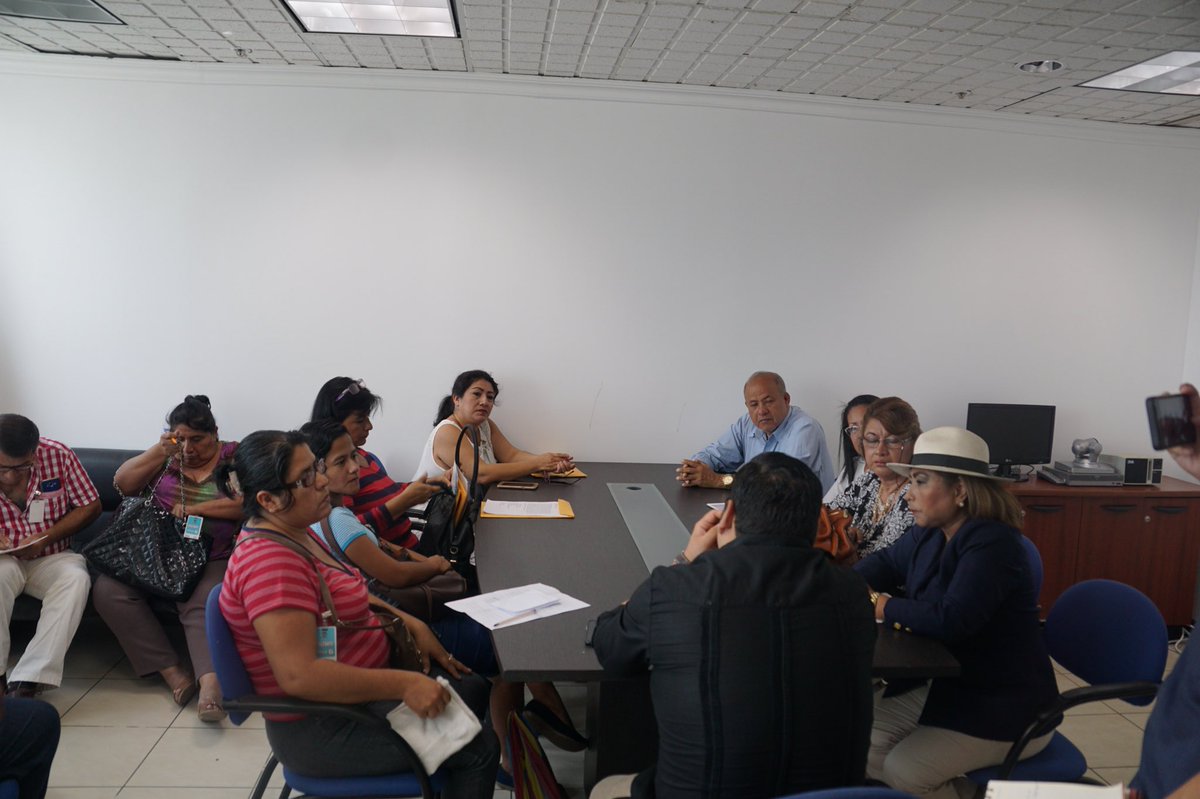 Sercop_zonal8's tweet photo. #Guayaquil| Actores de la #EconomíaPopularYSolidaria visitan a @Andres_sp7 para plantear mejoras en las fichas de los Catálogos Dinámicos Inclusivos #CompraPúblicaTransparente https://t.co/A3bDPr0AcQ