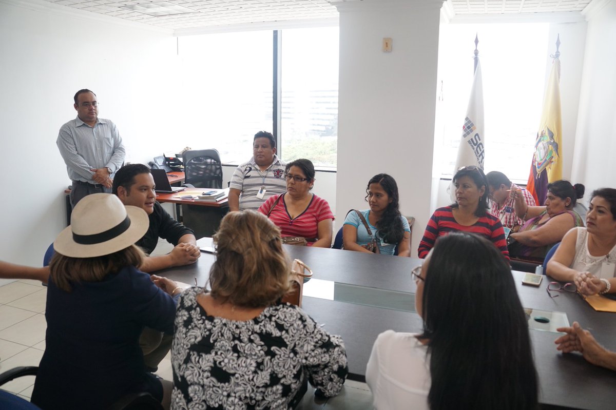 Sercop_zonal8's tweet photo. #Guayaquil| Actores de la #EconomíaPopularYSolidaria visitan a @Andres_sp7 para plantear mejoras en las fichas de los Catálogos Dinámicos Inclusivos #CompraPúblicaTransparente https://t.co/A3bDPr0AcQ