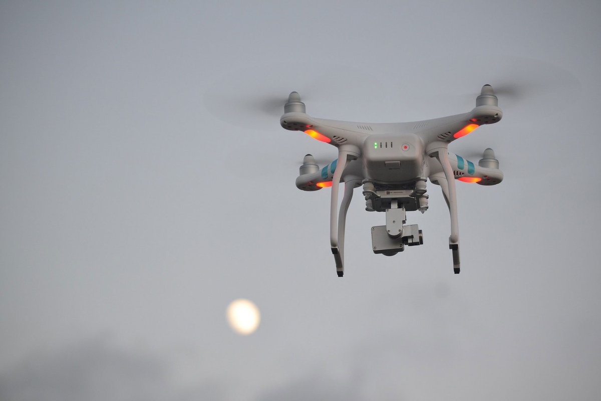 Con drones vigilan la vías ferroviarias en España ow.ly/DYNf30h3MS4