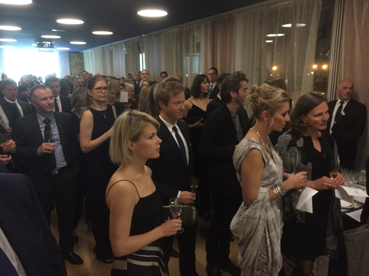 AmbFinlandePAR's tweet photo. Tapis bleu et lumières bleue-blanche pour marquer les 100 ans de la #Finlande ! Merci à tous ceux qui nous ont félicité et célébré avec nous ! #Finland100 #congratsfinland @SuomiFinland100 https://t.co/cUGaiSWjiv