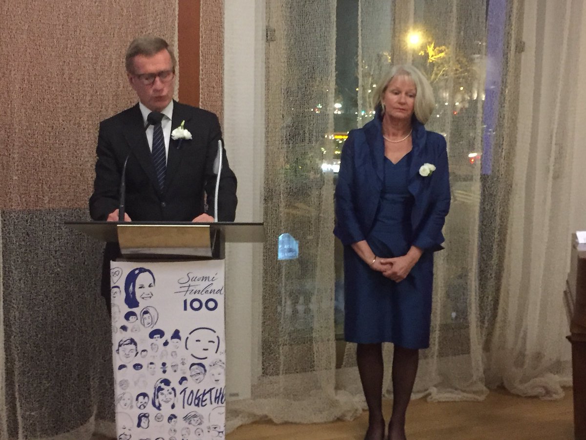 AmbFinlandePAR's tweet photo. Tapis bleu et lumières bleue-blanche pour marquer les 100 ans de la #Finlande ! Merci à tous ceux qui nous ont félicité et célébré avec nous ! #Finland100 #congratsfinland @SuomiFinland100 https://t.co/cUGaiSWjiv