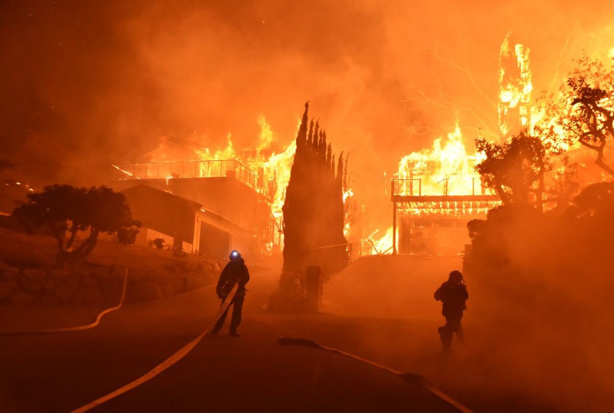 judahsmith's tweet photo. GOD HELP US.... Praying for the people of Southern California and their safety. Grateful for all of the first responders. Thank you for fighting! https://t.co/CTwFAcT1vP