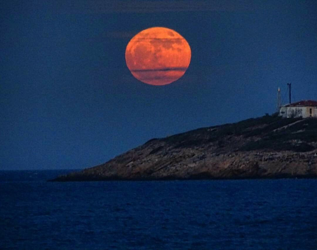 For all of those who missed the #Supermoon couple days ago😊
Photo by IG@neraida2 😊
#greece #crete #december #winteriscoming #travel #moon #winter #December6 #night #nightphotography #traveling #evening 
Please like and share❤