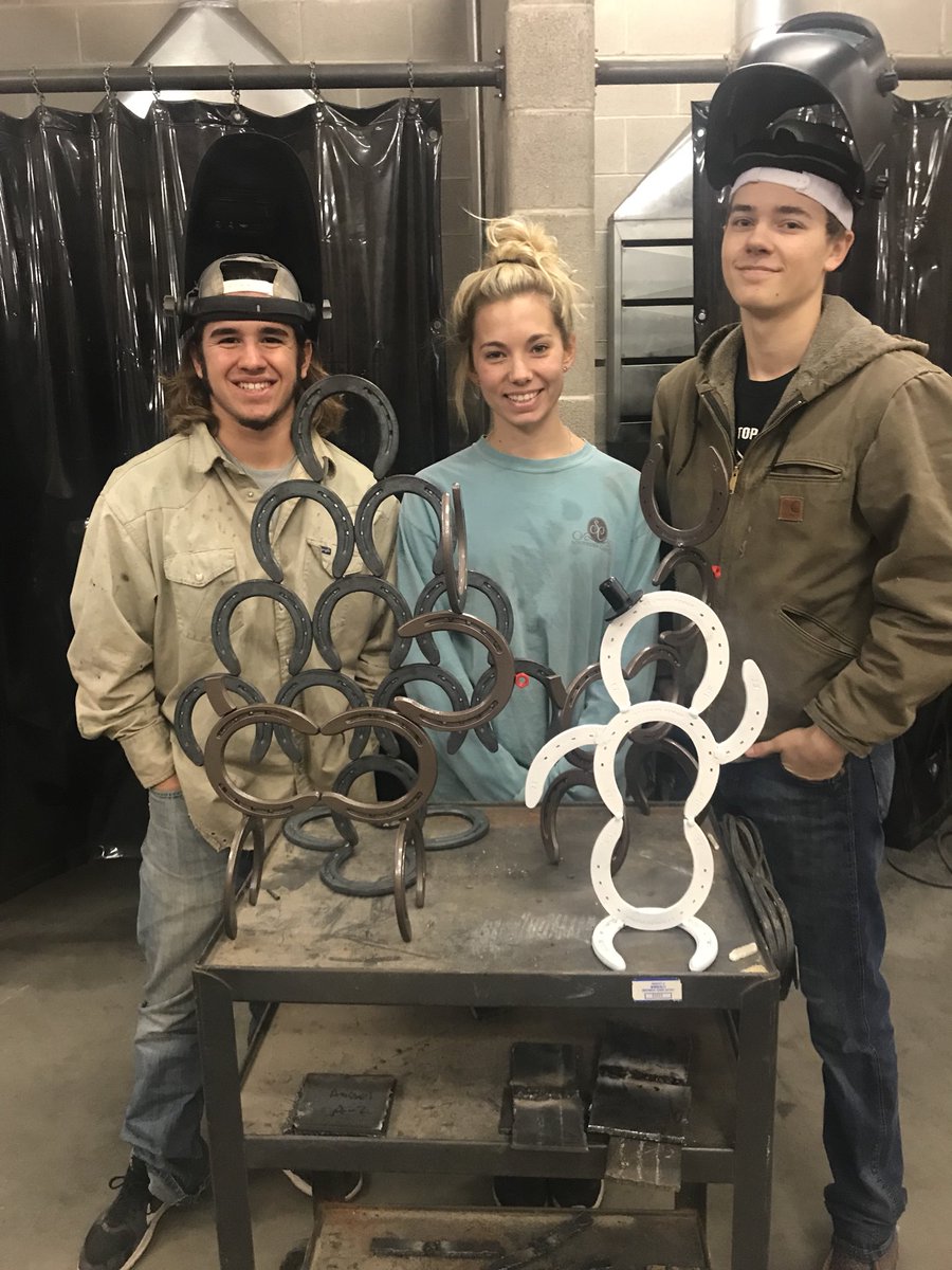 jwgiesen's tweet photo. These Advance Welding Elves were busy in the workshop today! #whsag https://t.co/VO4z6yRoWT