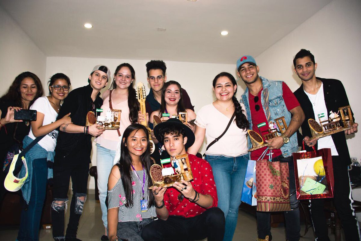 ¡Gracias a nuestros fans por pasar tiempo con nosotros!