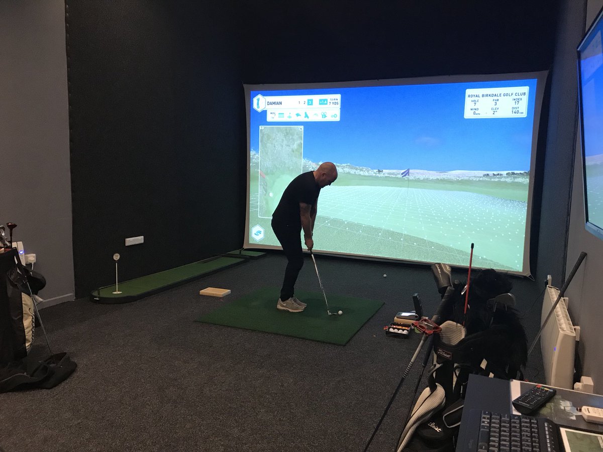 Woolleyparkgolf's tweet photo. The Winter League has officially gotten underway tonight with the lads from @Watertonparkgc @DamianSimpson1 @hirsti91 #howfarcantomhitit💣💣 #challengehasbegun https://t.co/55pwWtB1x1