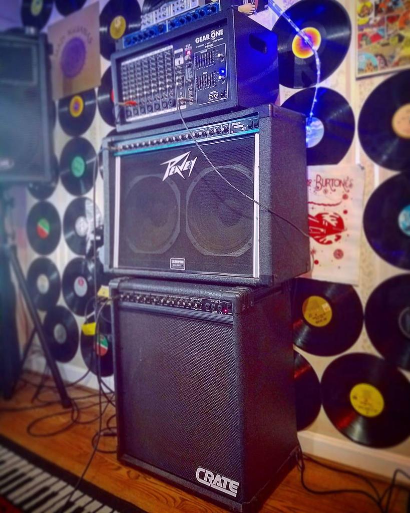 GrooveStudios2's tweet photo. The Mega Stack!
Making lots of noise with the bass and PA rig. Trying to get that @TheLouBarlow sound!
#rig #bass #amp #bassamp #guitaramp #pasystem #guitarrig #bassrig #dinosaurjr #records #ampporn #studioporn #recordingstudio #groove #groovestudio #leesburg #rockmusic https://t.co/Fx0sTP443y
