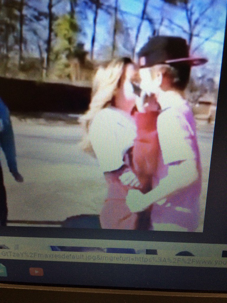 SammySolution's tweet image. we are dateing kissing together @SammySolution @johnnyorlando