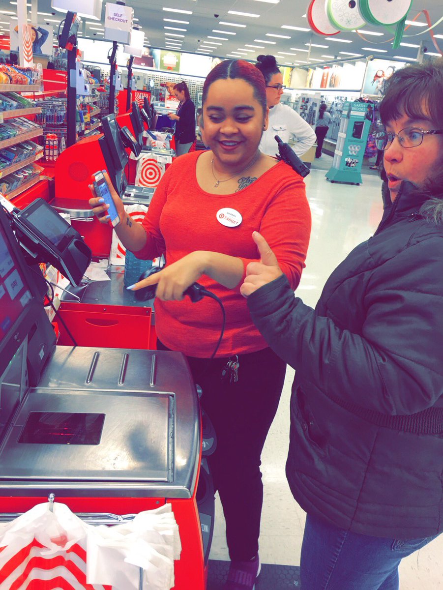 GSA Sierrah teaching our guests about Target Wallet! #targetwallet <a href="/JennaWalkerTGT/">Jenna Walker</a> <a href="/BethGates23/">Beth Gates</a>