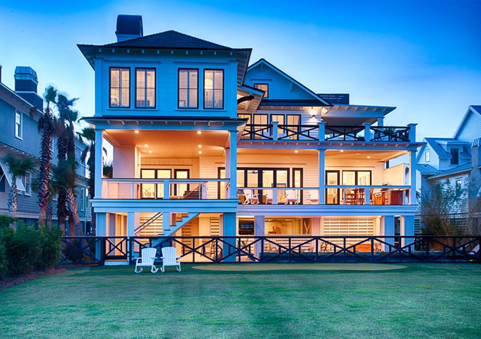 SandDollarSC's tweet image. Congratulations to agent Mel Miles on selling a luxurious oceanfront property at 2402 Palm Blvd, on IOP, this past November, for $5,717,250.
Mel Miles is an expert on oceanfront properties and can help you list or buy a dream home on IOP. 864.363.3049 or mel@sanddollarsc.com