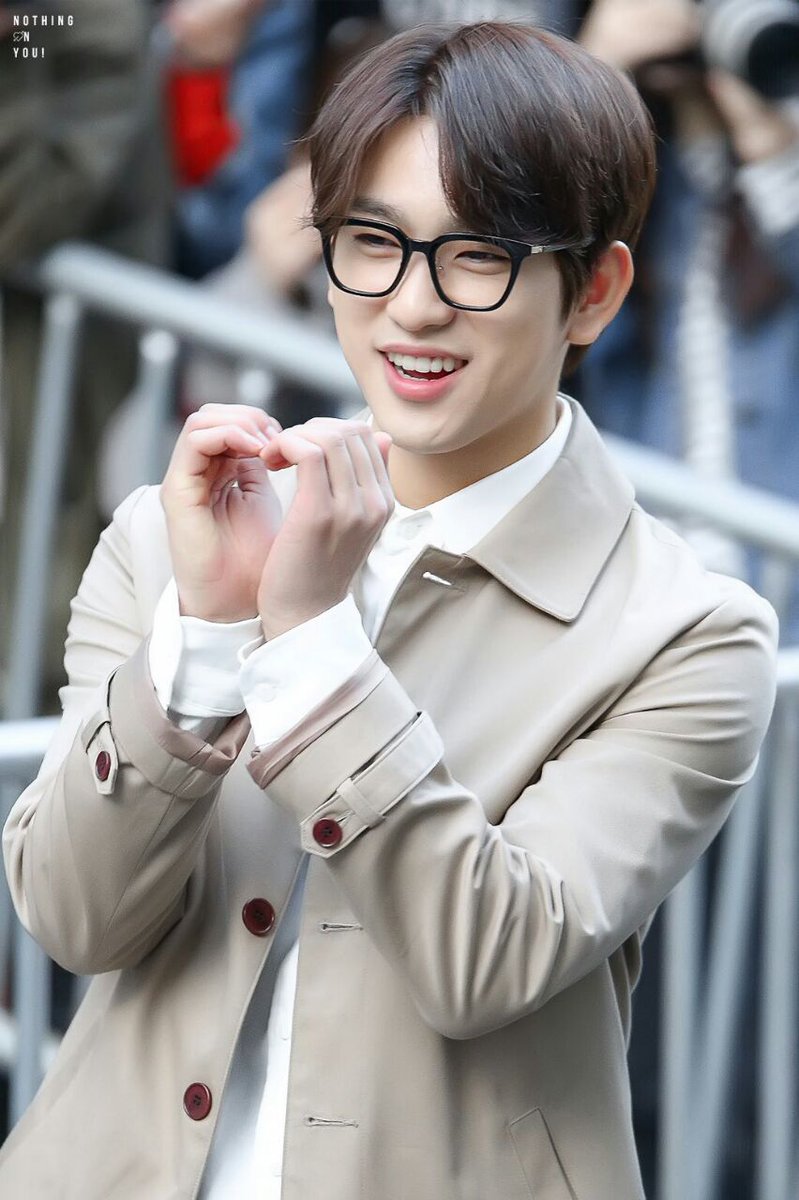 Hammigcesa's tweet image. Gotta put those glasses on. ❤👓 #jinyoung #anintellect #hesruiningmylife #stilljaebumbiased #butilovejinyoungtoo