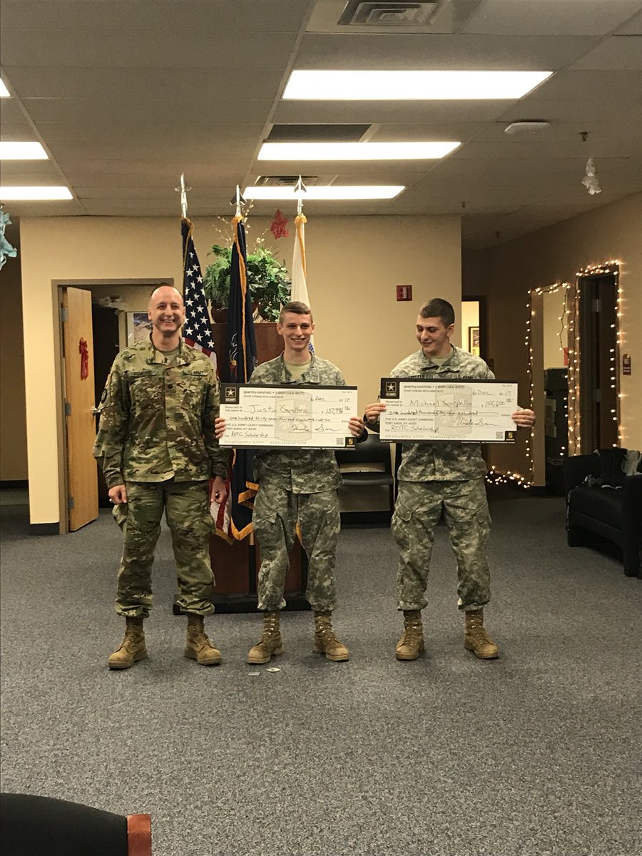 MikeScarpello25's tweet photo. Officially contracted with the US Army 🇺🇸 https://t.co/1RlUVy6JGY