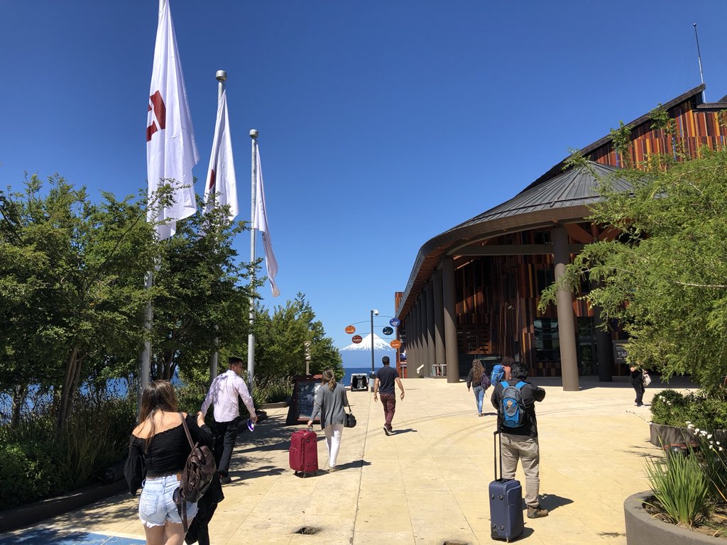 specutalca's tweet photo. El truckLab y los asistentes de #SPEC2017 llegaron hasta el @teatrodellago en Frutillar para disfrutar la gala de la Conferencia del Conosur en Electrónica de Potencia #SPEC2017 🌄🎻🎤@IEEEPELS @UTalca https://t.co/sMLUsKtASf