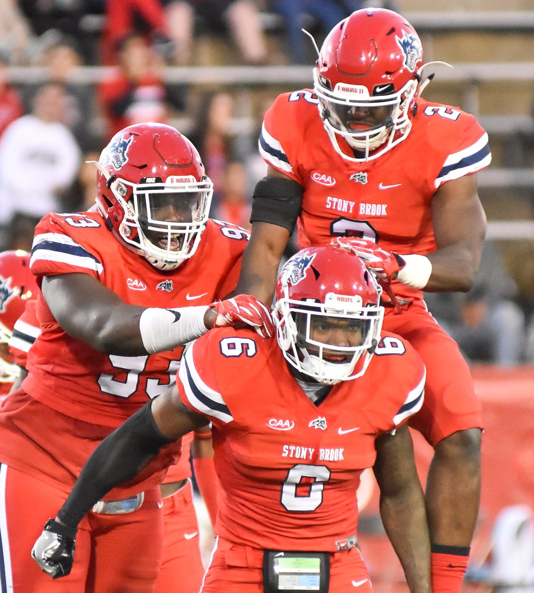 Coach_Hatch's tweet photo. This recruiting class is shaping up to be loaded with difference makers! Great players, great people from great families. A bunch of total-package people just like @StonyBrookFB #HOWL18 https://t.co/QyMQYlutAV