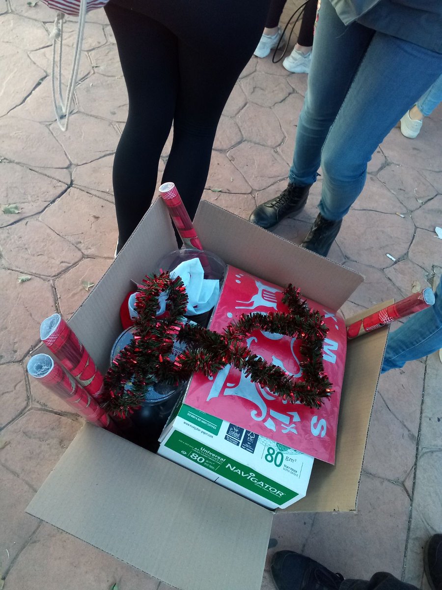 ADRIGONZZZ's tweet photo. Materiales para el escaparate de fotografia 📷 #fpcreacomercio @FP_taco https://t.co/AQiURkxpPg