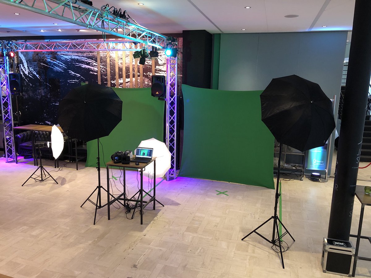 FotoProm's tweet photo. Alweer de vijfde dag op een rij met de liefste, beste, vetrouwde @kpn @KPNMCF
@willekealberti @zwolsetheaters
#kpnmcf #fotoprom #fotomarketing #greenscreen #fotopromteam https://t.co/hO0trnNSYJ