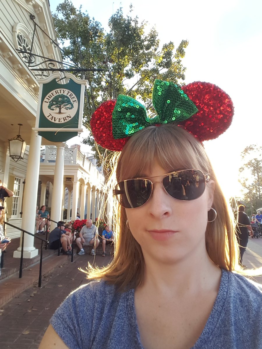 AmandaJanosz's tweet photo. Annual WDW tradition running to Liberty Tree Tavern to attempt to make our reservation! #WDW2017 https://t.co/jh66rO0GAG