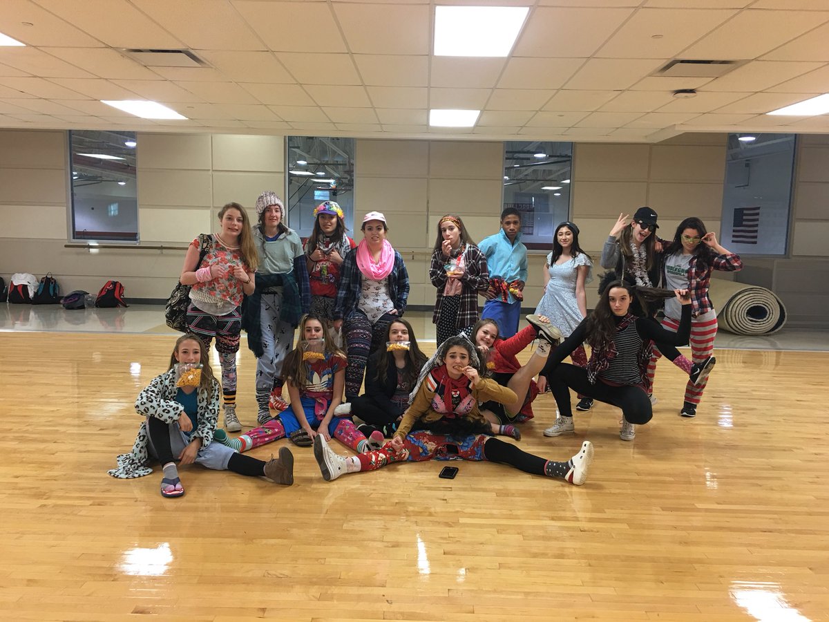 CoachMunsen's tweet photo. #themewednesday Mismatch day! #upperclassmenwin https://t.co/auphCyvZVW