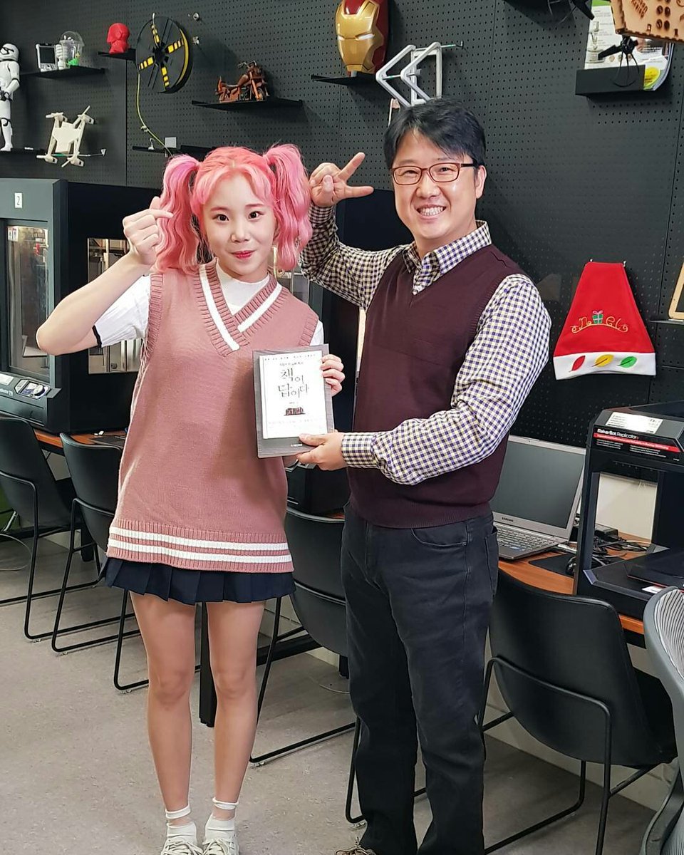 MMLDLJOOE's tweet photo. booktainer  update pict w/ jooe 

#모모랜드 #MOMOLAND #JOOE #주이 https://t.co/s48YQSP1yn