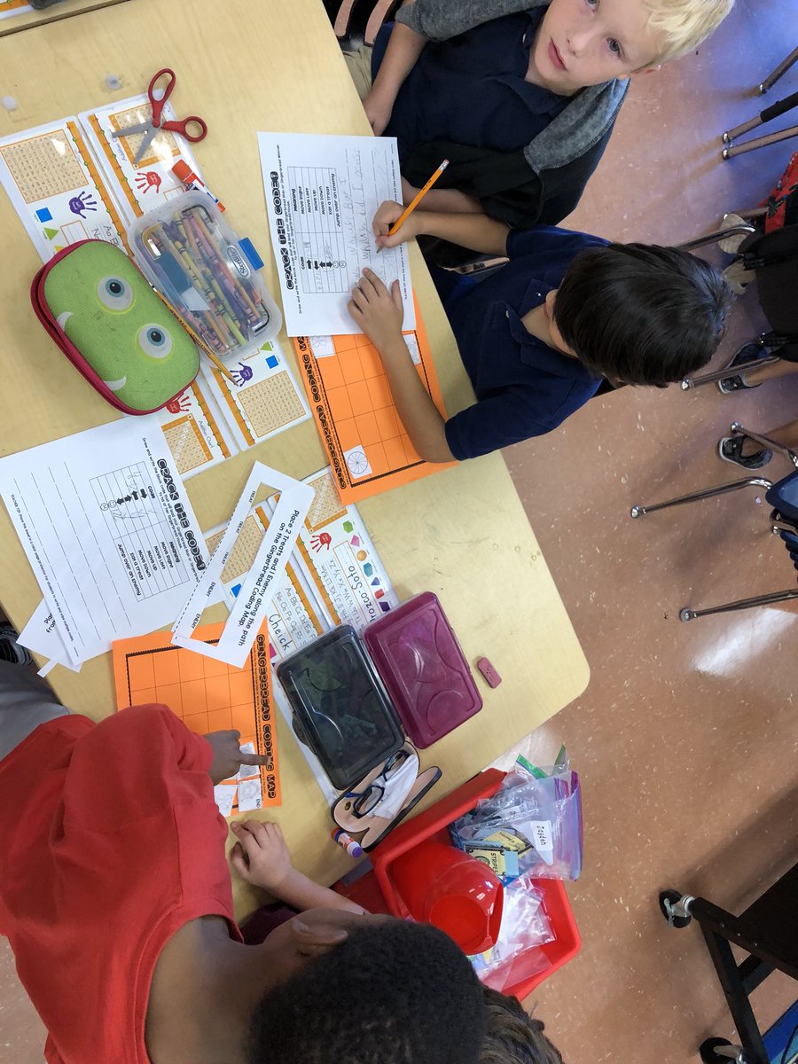 BontragerTeach's tweet image. Day 3: First and Kinder team up to code on #osmocode #kodable #codeorg #codespark and some #unplugged !!! So impressed by these Ss. #hourofcode @StephenCurry30 #tbk8hero