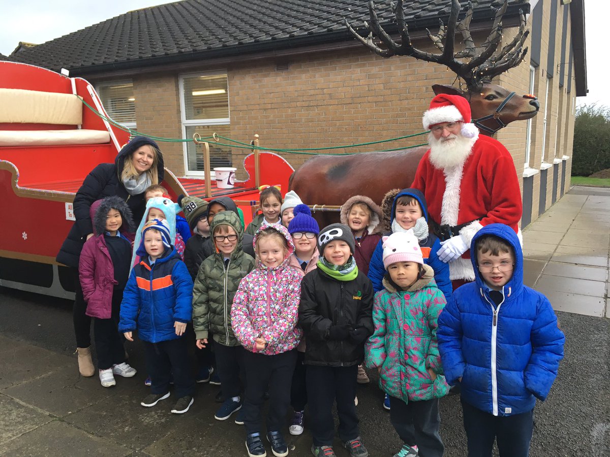 MsSwordsscmj's tweet photo. Great excitement in #scmj today. Santa and his reindeer stopped in on their way to Temple Street. #christmas #santa https://t.co/aZgSKd4cJx