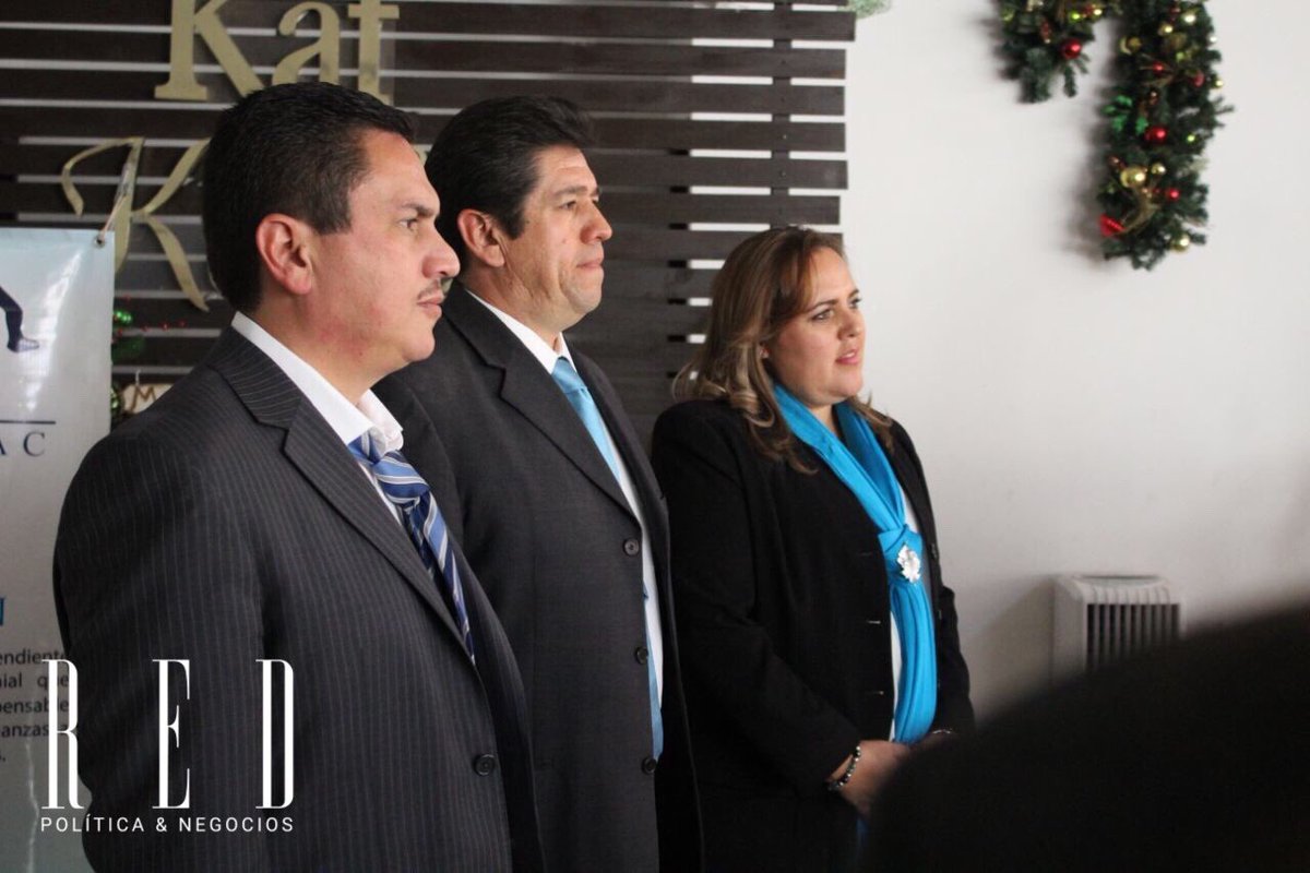 #Enterate| El nuevo líder <a href="/AmasfacDurango/">AMASFAC DURANGO</a> <a href="/salvadorperezal/">Salvador Perez Alvar</a> tomó protesta a su nuevo Consejo Directivo para el periodo 2017-2019.