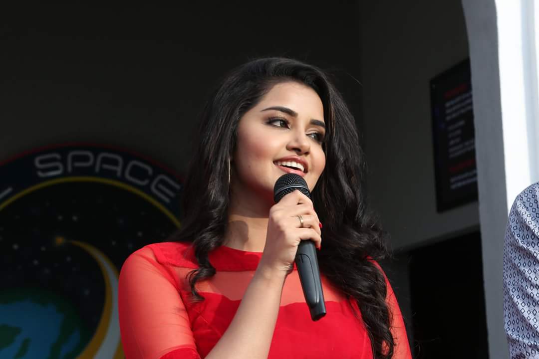 AnupamaAdmirers's tweet photo. At the launch of #MissionInterstellar @anupamahere ๐๐๐ https://t.co/0CVcrTLKge