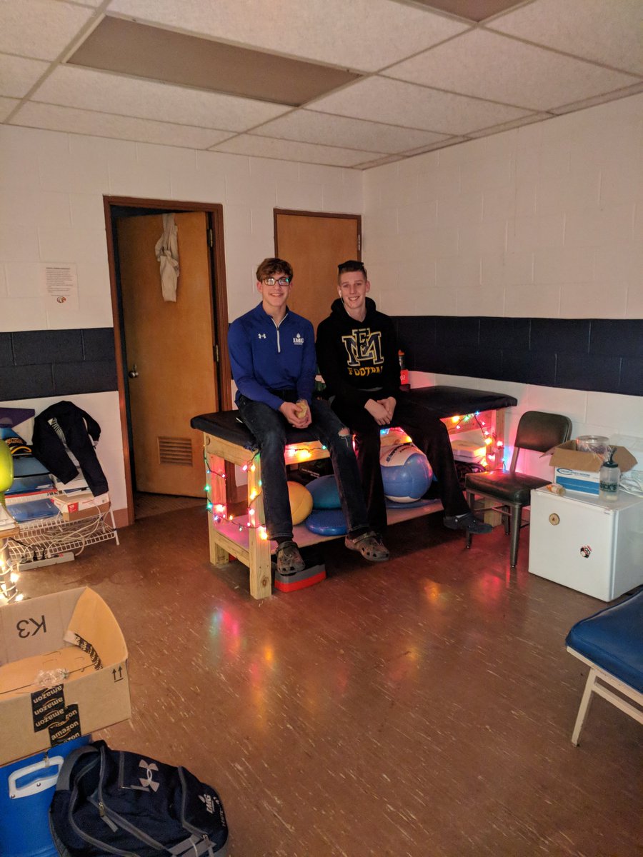 Roetheboat22's tweet photo. When your athletes wrap your office in Christmas lights while you're out working ππ
π€―πβ€οΈ #bestpresentever not an #AthleticTrainerproblem https://t.co/zwavymdywC