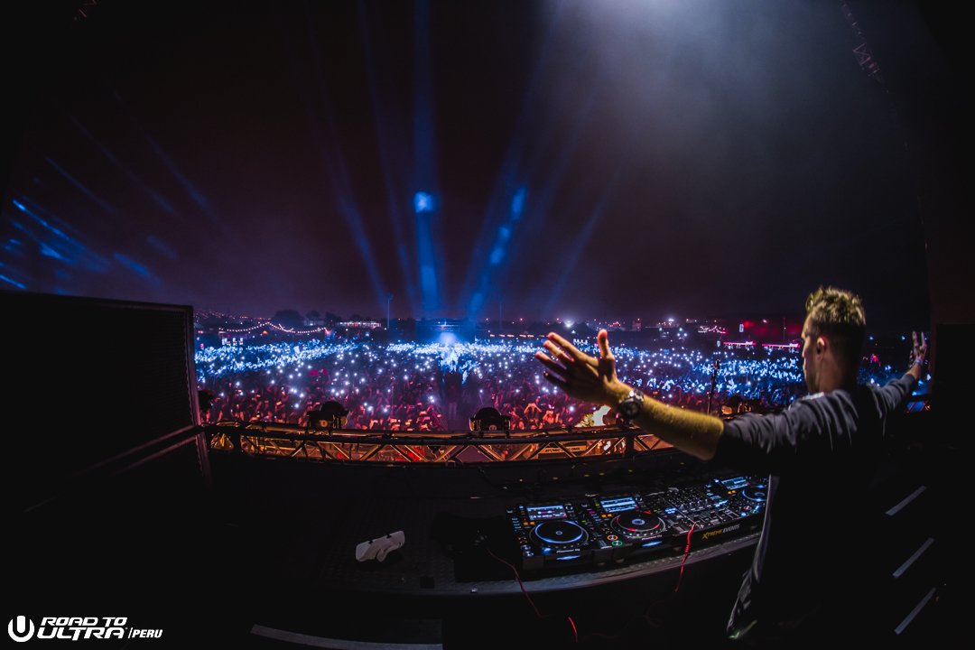 Ultra_Peru's tweet photo. El líder de @ProtocolRec, @nickyromero, fue uno de los DJ que hizo vibrar el Club Cultural en la tercera edición de #RTUPeru2017. 🙌 ¿Cuál fue tu DJ preferido en esta edición? https://t.co/6oPgm9rAi7