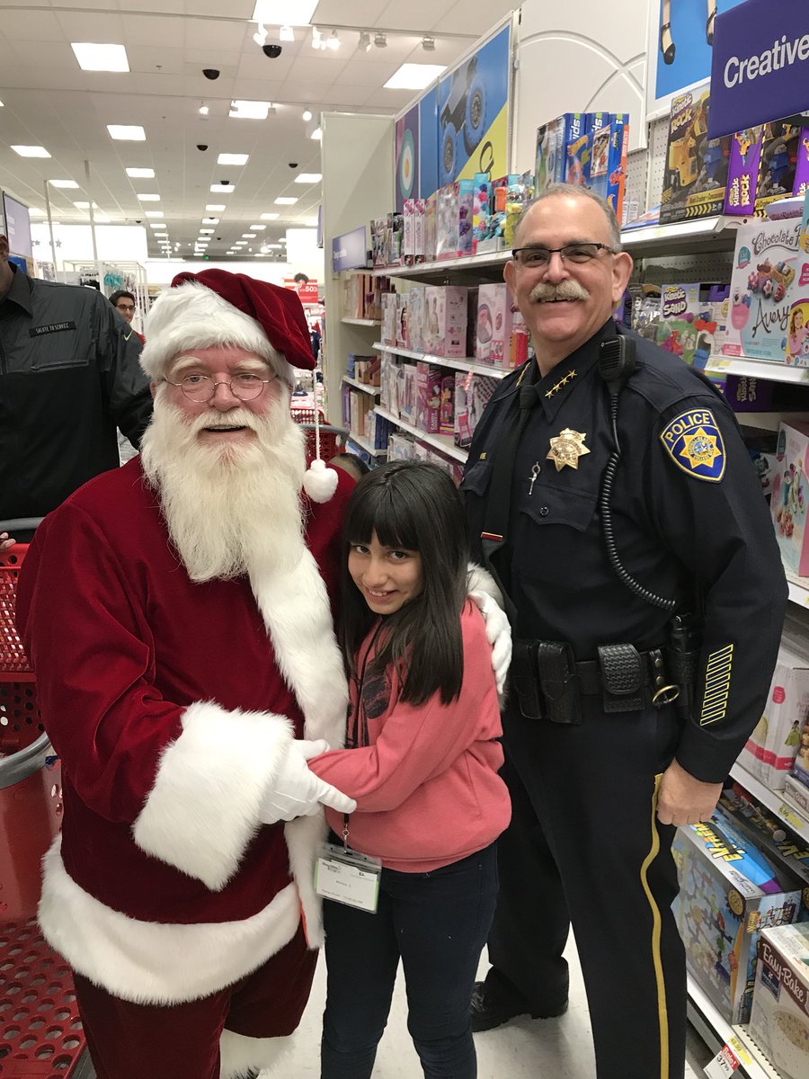FHDA_Police's tweet photo. Chief @RONLEVINE59A1 had a great time shopping with Monica at @Target today for Shop With A Cop! #swacsv https://t.co/RgP1WCtEK9
