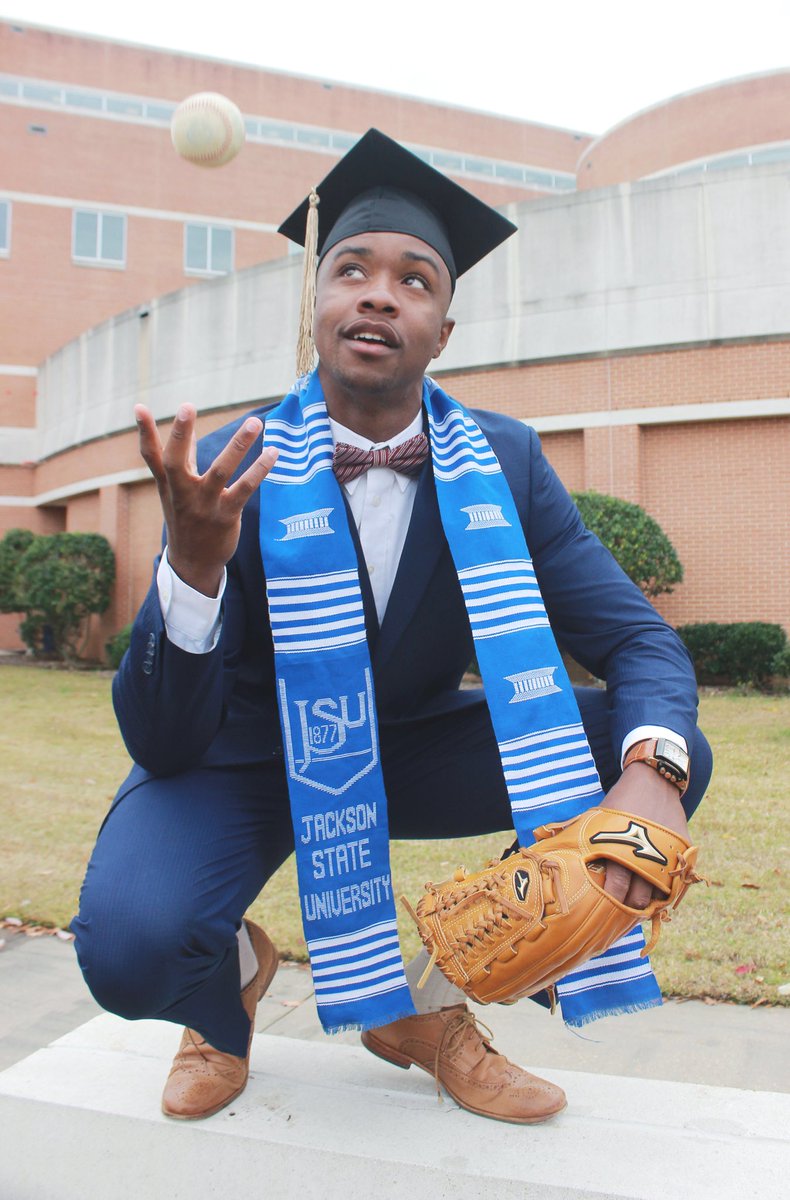 WatsonMark17's tweet photo. -Ranked #1 in 2017 Class 💼
-3.97 GPA 👨🏾🎓
-Full-Ride Student-Athlete ⚾️
-Met my Babe❤️
-No Student Loans 🚫
-Summa Cum Laude in 3.5 years 👌🏾 https://t.co/fWhmVwLYka