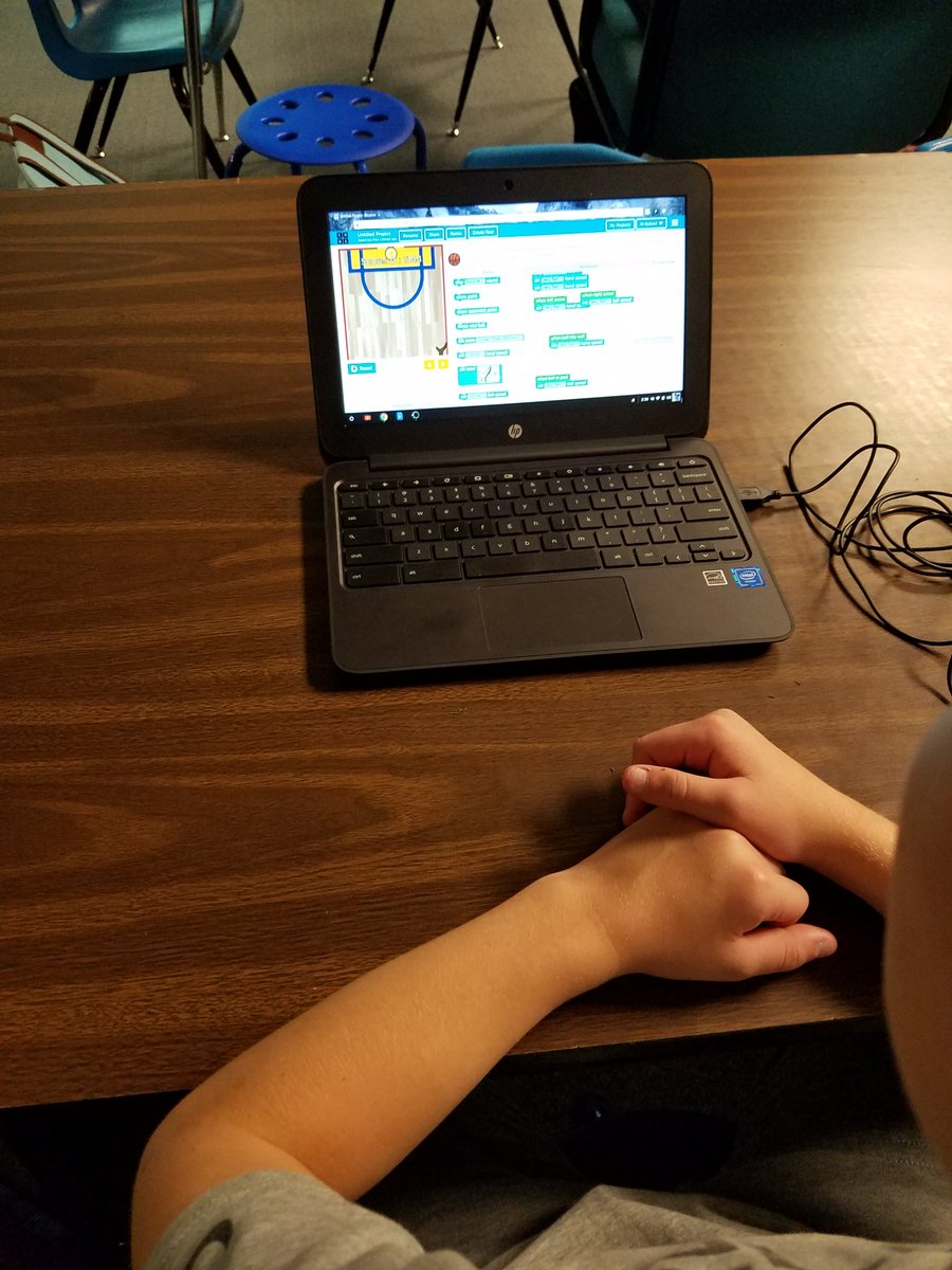 MsKris1031's tweet photo. @StephenCurry30 #HourOfCode my 6th grader is proud of his 1,144 pt score https://t.co/BzO03q21xV