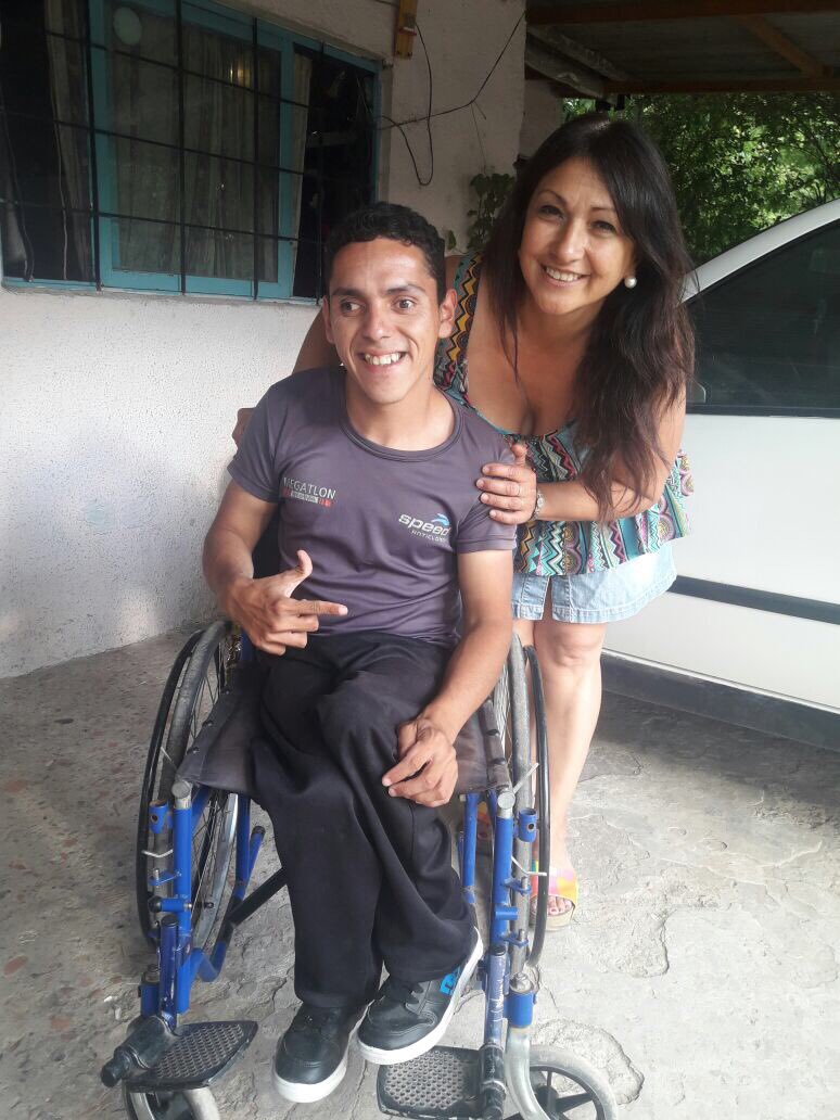 InesRicci's tweet photo. Nico del barrio Pellegrini de #Pilar ya tiene la silla que tanto necesitaba! ♿️ Gracias por confiar en #EquipoPeronistaLealtad ♥️ https://t.co/8T2ykFSQKu