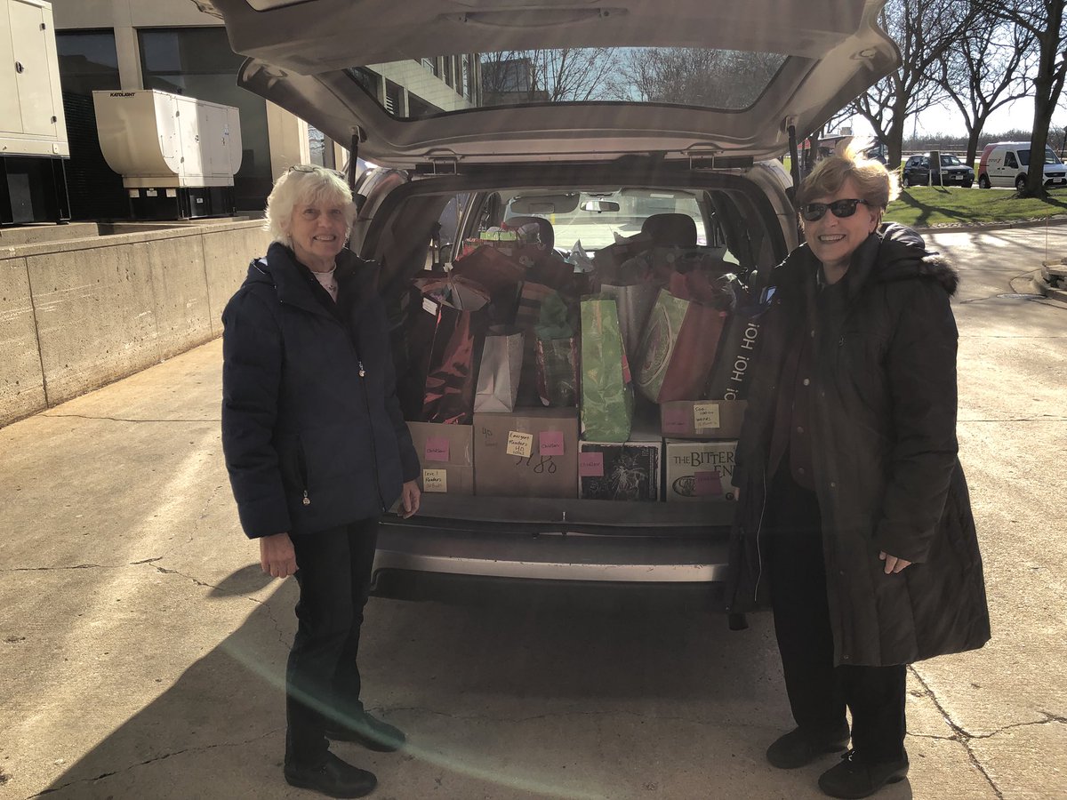 KAAIllinois's tweet photo. TY Trinity United Methodist Church Mount Prospect, who donated toys, clothes & books so that 35 #earlyed kids reach developmental milestones & have a happy holiday! #ABetterLife #FutureLeaders #TrinityUMC #PartnersInMission #Generosity #CSGratitude #2017HolidayGiftDrive https://t.co/wHkY9FKHL0