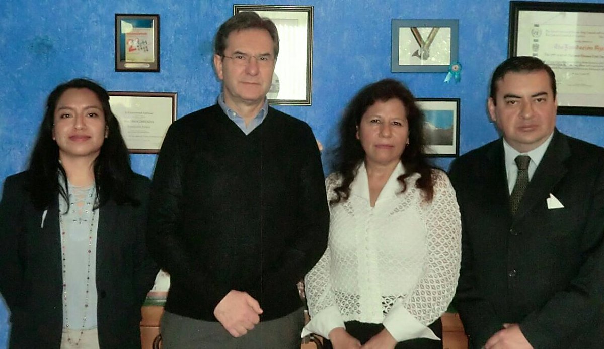 PIRV_MEX's tweet photo. Dra. Martha Jimenez, Dra. Alicia Flores Salas @IMMX_Innovation e Ing. Alberto Legorreta @RevistaValores con el Lic. Esteban Moctezuma @FundacionAzteca presentnado el #PIRV y el 3er. Foro Internacional de Talento Mexicano Innovation Match Mx para establecer alianzas. #voluntarios https://t.co/7Z0w8Jyhb4