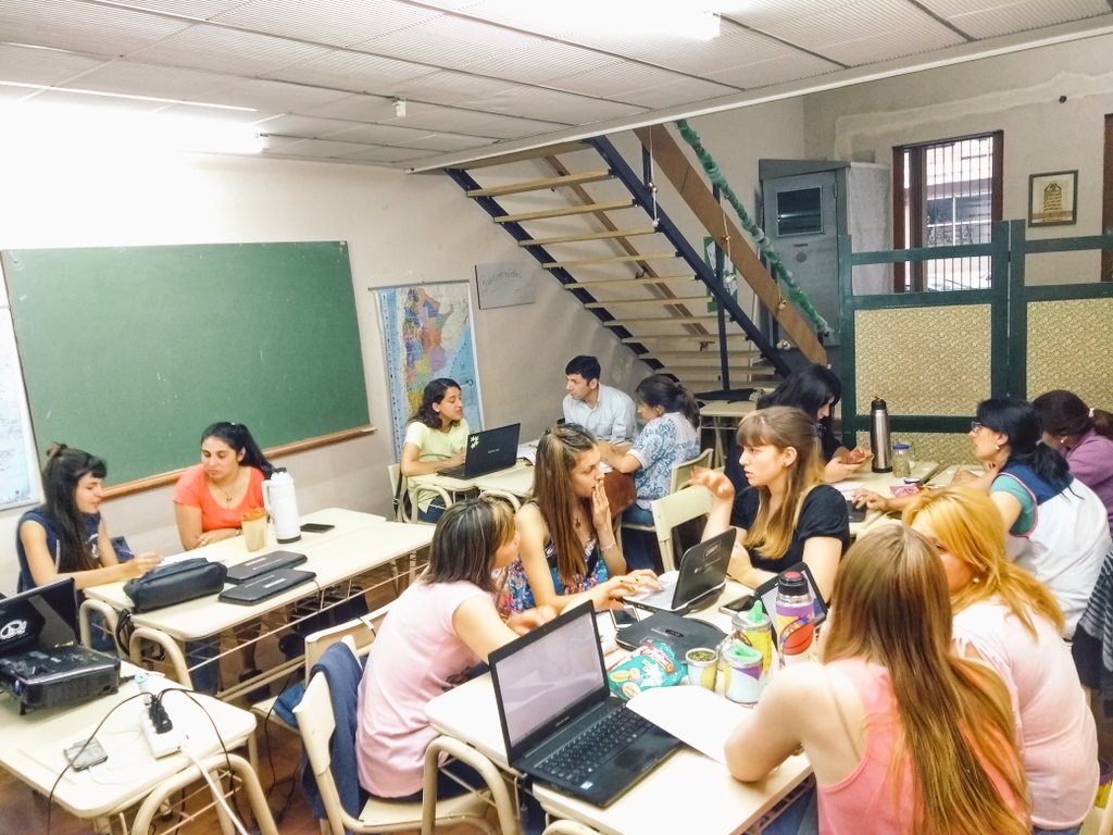 dcv_rrocca's tweet photo. Curso Multimedia para Docentes @ciielaprida @BaheDfc #storyboard #historias #etrtic #ciie #laprida https://t.co/PefbYKyjgJ